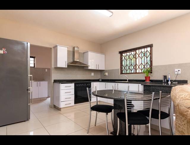 5 BEDROOM HOUSE FOR SALE IN BALLITO CENTRAL